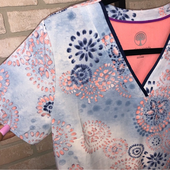 Healing Hands Purple Label Grosgrain Ribbon V-neck blue coral Scrub top - Picture 2 of 9